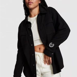 VS REVERSE FLEECE SHACKET/LEGGINGS/CAMPUS T-SHIRT